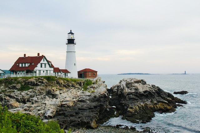 Image of a lighthouse off the coast of Maine